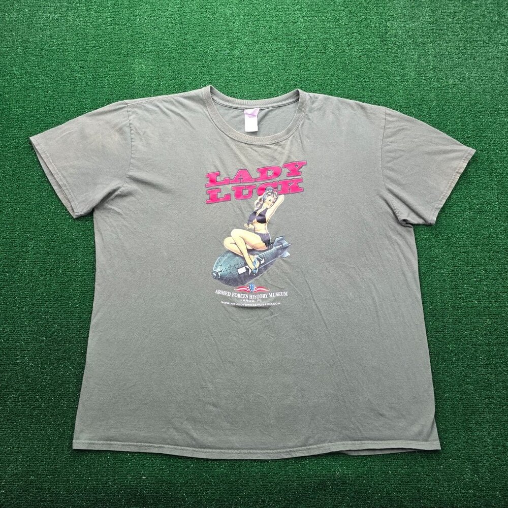 Lady Luck Tshirt Mens 2XL Green Armed Forces History Museum Pin-Up Calendar Girl